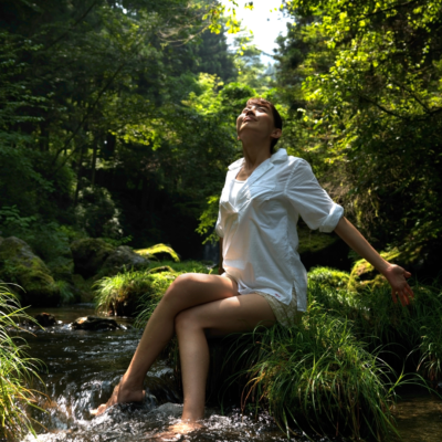 Se trouver à proximité d'un cours d'un cours d'eau rapide permet de profiter des effets bénéfiques des ions négatifs sur la santé humaine.