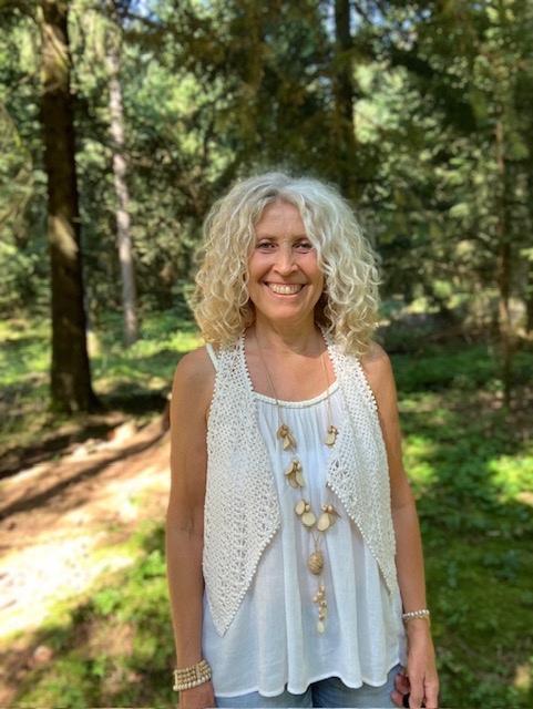 nathalie-guiffault-guide-de-bains-de-foret-et-sylvotherapeute-fondatrice-homo-ecologicus-lausanne-canton-de-vaud-suisse Guide de bains de forêt et sylvothérapeute, je mets mon expérience au service de votre bien-être et de votre santé en me fondant sur les effets thérapeutiques de la nature.